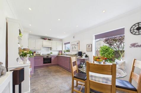 Kitchen/Dining Area