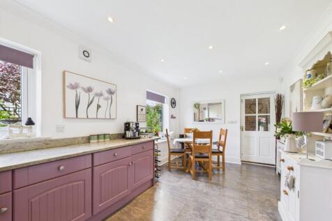Kitchen/Dining Area