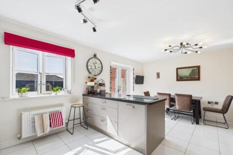 Kitchen/Dining Area