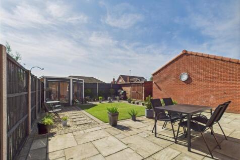 4 Bedroom Detached House - For Sale