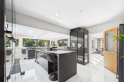 Kitchen/Dining Area