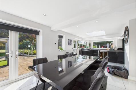 Kitchen/Dining Area