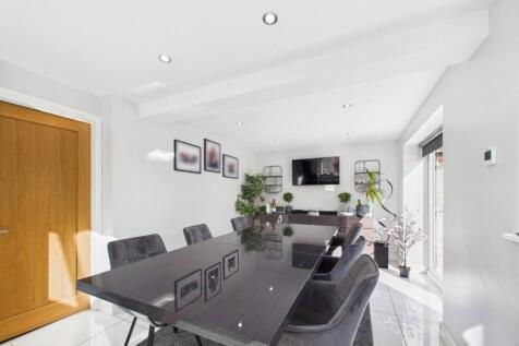 Kitchen/Dining Area