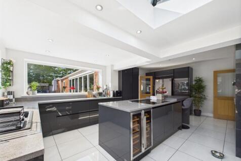 Kitchen/Dining Area