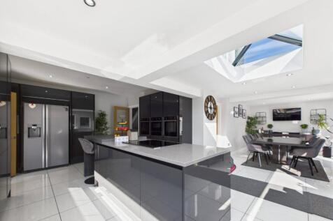 Kitchen/Dining Area