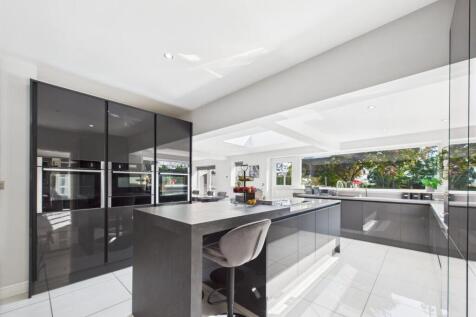 Kitchen/Dining Area