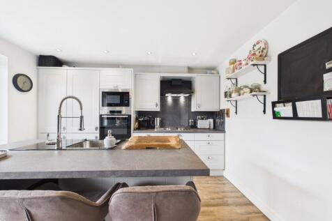 Kitchen/Dining Area