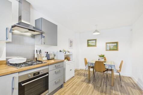 Kitchen/Dining Area