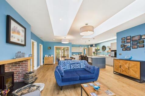 Open Plan Kitchen/Dining/Lounge Area