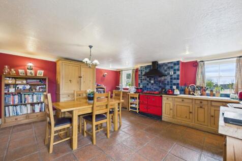 Kitchen/Dining Area