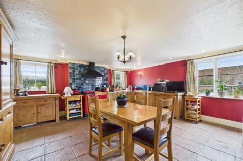 Kitchen/Dining Area