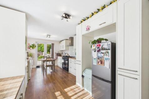 Kitchen/Dining Area