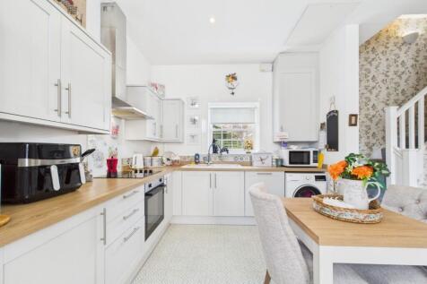 Kitchen/Dining Area