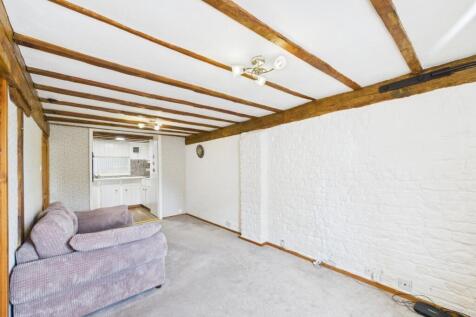 Lounge/Dining Area