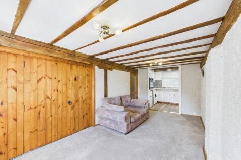 Lounge/Dining Area