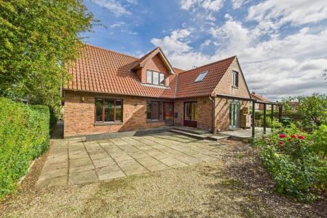 3 Bedroom Detached Chalet - For Sale