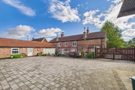 5 Bedroom Detached House - For Sale