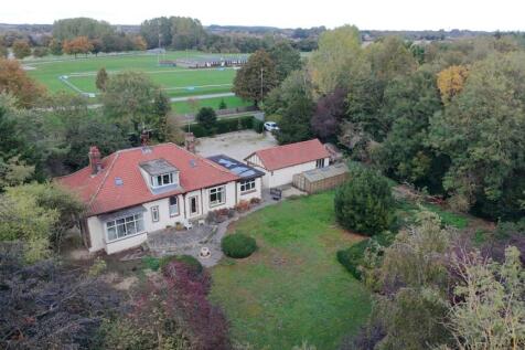 5 bed detached house for sale