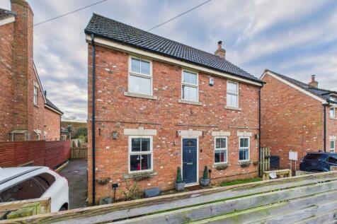 4 Bedroom Detached House - For Sale