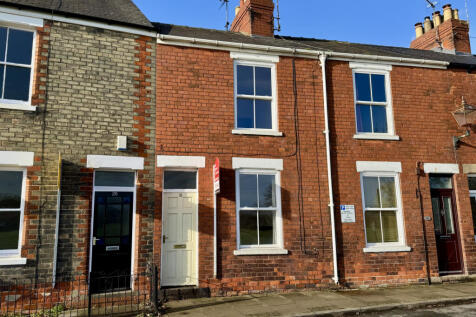 2 Bedroom House - mid terrace for Sale