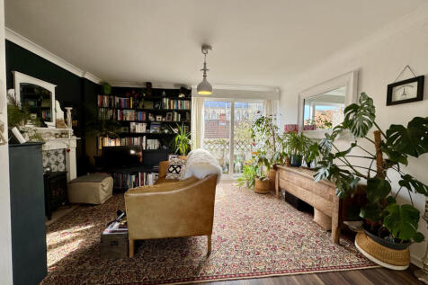 1 Bedroom Flat - purpose built for Sale