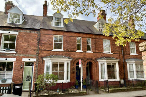 3 Bedroom House - mid terrace for Sale
