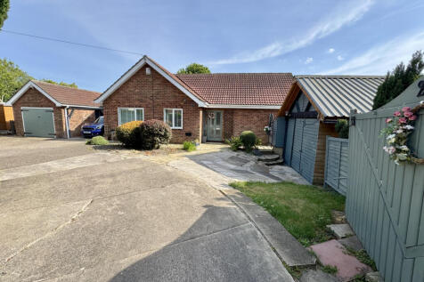 3 Bedroom House - detached for Sale