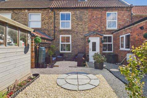2 Bedroom House - mid terrace for Sale