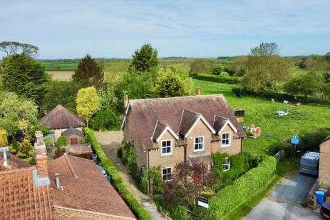 4 Bedroom House - detached for Sale