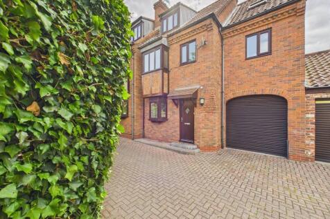 4 Bedroom House - townhouse for Sale
