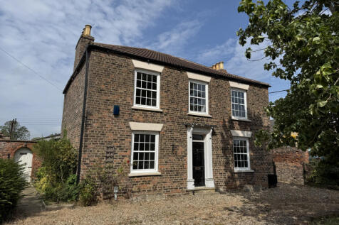 5 Bed det. house with bldgs &amp; 5.25 acres