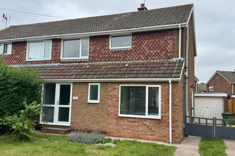 3 Bedroom House - semi-detached For Sale