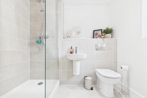 En Suite (Bedroom One)