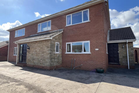 4 Bedroom Detached House - For Sale