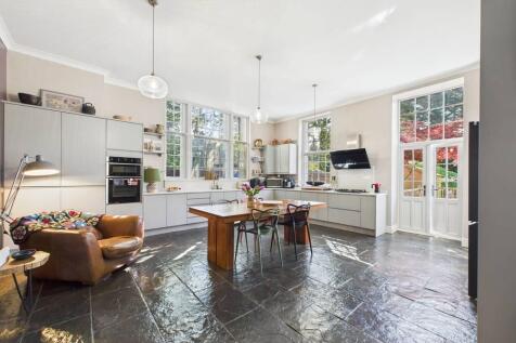 3 Bedroom House - For Sale