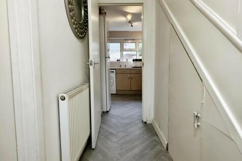 4585a010-Entrance...