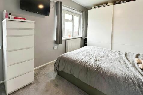 BEDROOM 1 Cropsto...