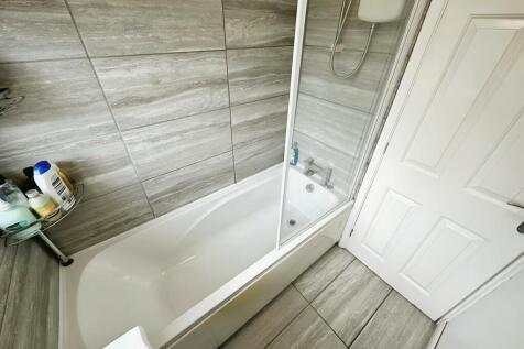 BATHROOM 1 Cropst...