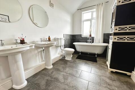 ec32f354-bathroom...