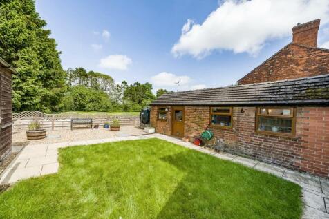REAR GARDEN.jpg