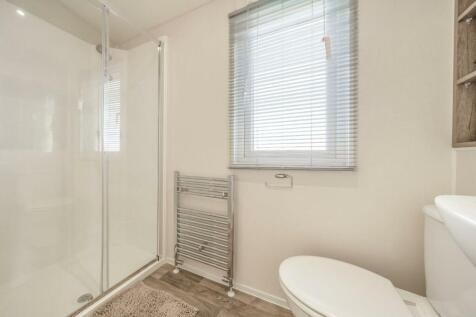 SHOWER ROOM.jpg