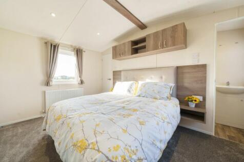 MASTER BEDROOM.jpg