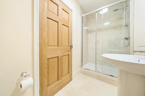 EN-SUITE SHOWER ROOM.jpg