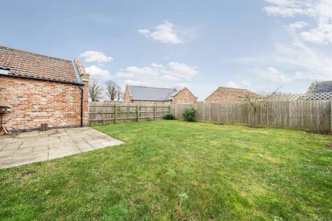 REAR GARDEN.jpg