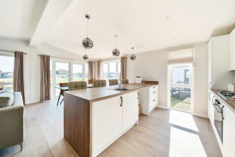 OPEN PLAN KITCHEN DINER.jpg