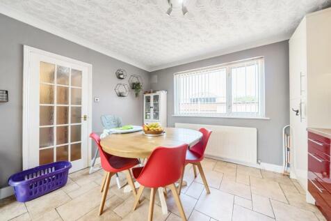 DINING ROOM.jpg
