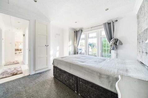 2nd view MASTER BEDROOM.jpg