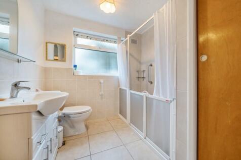 SHOWER ROOM.jpg