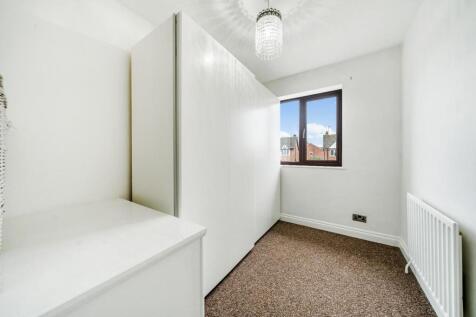 Bedroom 4.jpg