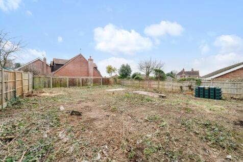 REAR GARDEN.jpg
